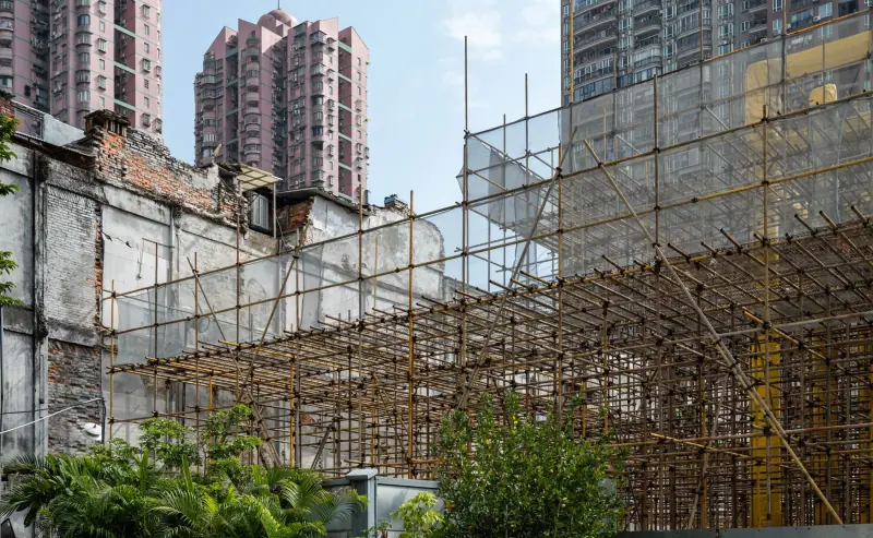 新乡诚信振动筛分设备：圆振动筛与直线振动筛的选型对比分析